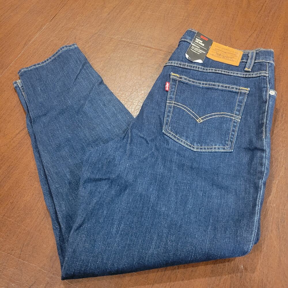 Levi's Premium Mom Jeans New with tags, Size 29 Italian Denim